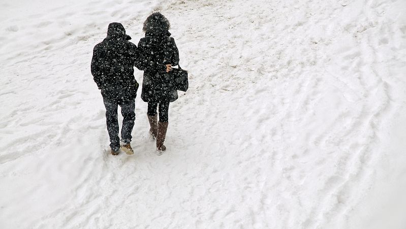 Sněžit bude dál, meteorologové rozšířili varování